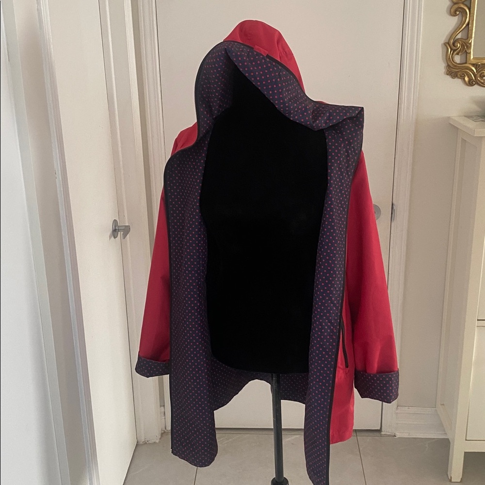 REVERSIBLE Hooded Polka Dot Print in Blue Red polka dots reverse Red size Medium - Picture 15 of 17